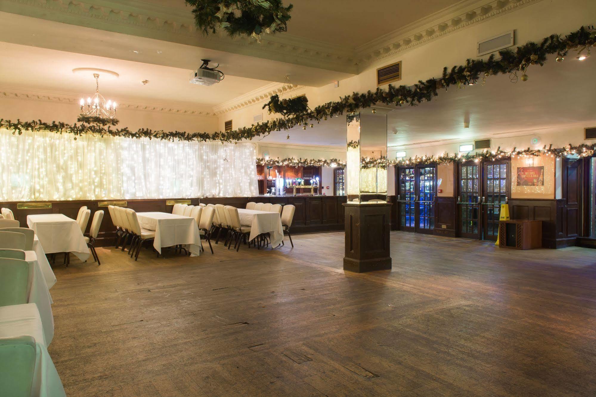 Russell Court Hotel Дублин Экстерьер фото