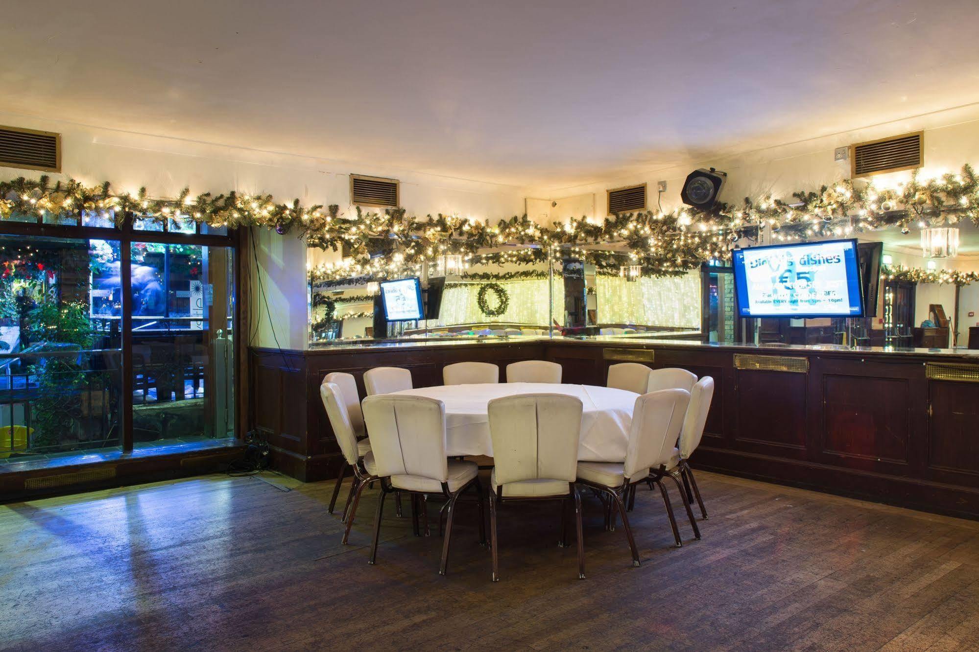 Russell Court Hotel Дублин Экстерьер фото